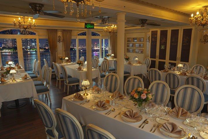 ロマンチックなラグジュアリーサイゴンリバーディナークルーズと最高のサイゴンビュー