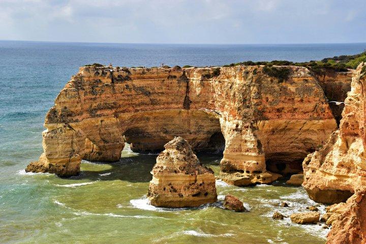 リスボン・ベナジル・ラゴスと風光明媚な海岸からアルガルヴェ日帰り旅行