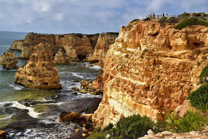 リスボン・ベナジル・ラゴスと風光明媚な海岸からアルガルヴェ日帰り旅行