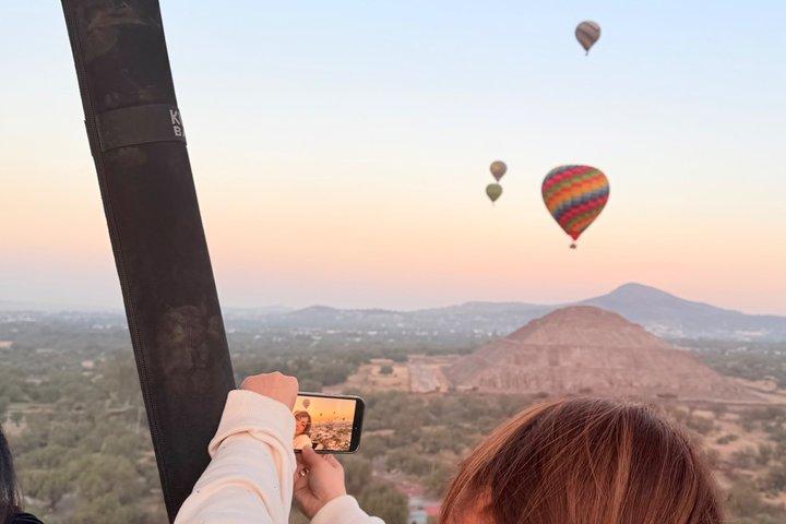 Balloon flight and pick up CDMX and Breakfast Buffet