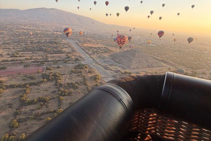 Balloon flight and pick up CDMX and Breakfast Buffet