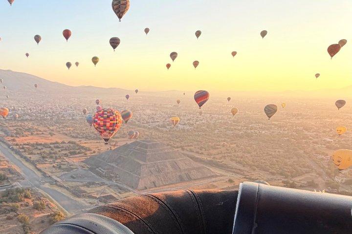Balloon flight and pick up CDMX and Breakfast Buffet