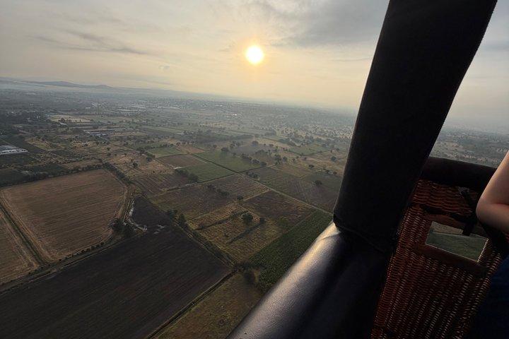 Balloon flight and pick up CDMX and Breakfast Buffet