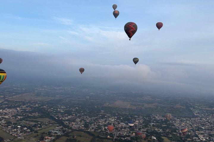 Balloon flight and pick up CDMX and Breakfast Buffet