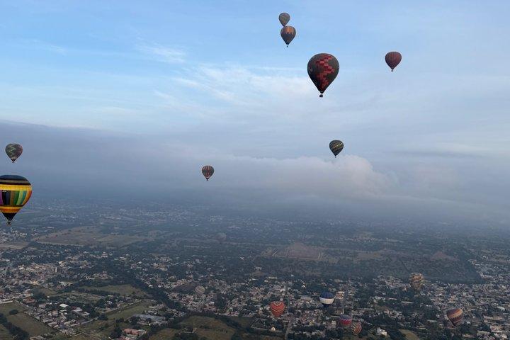 Balloon flight and pick up CDMX and Breakfast Buffet