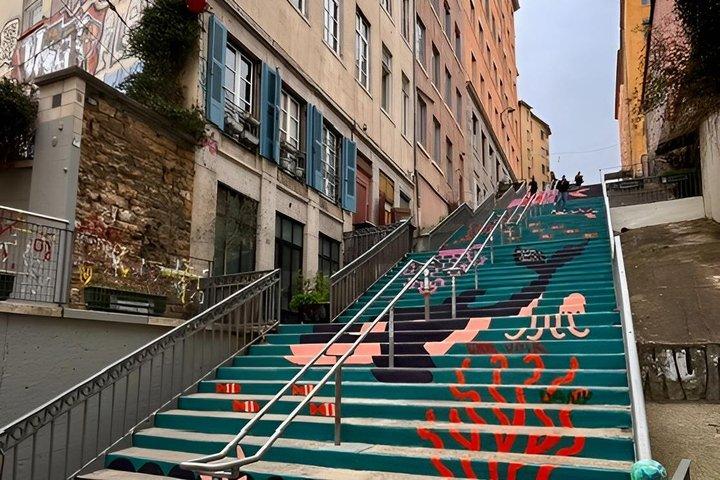Lyon: Seda, Traboules e Arte em um Passeio Guiado