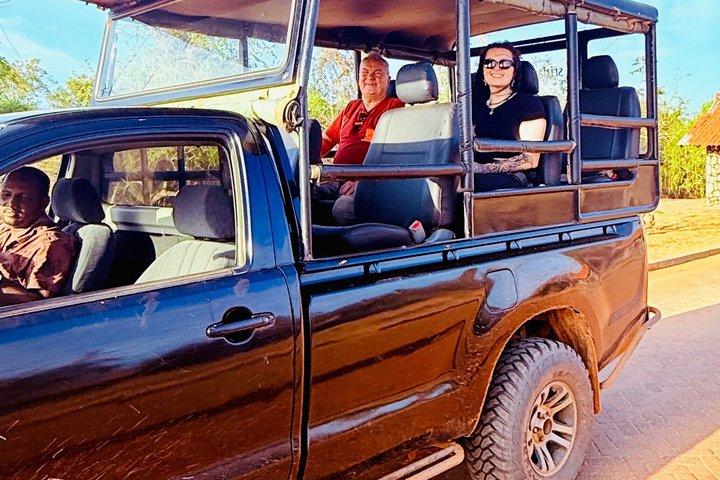 スリランカ遺産野生動物と観光列車ツアーBMW SUV10日間