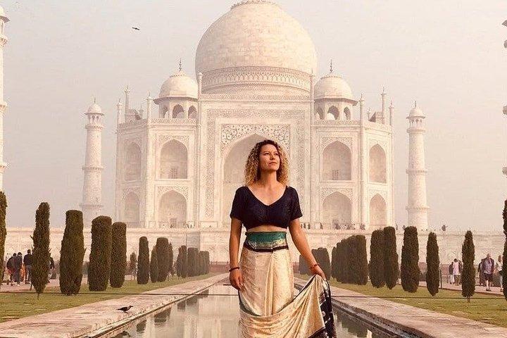 デリー発：タージ・マハル、アグラ城塞、5つ星ランチ | 評価の高いツアー