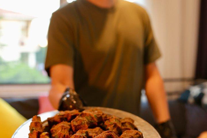 歴史的な料理（Çiğköfte）地元の家庭での音楽付き料理＆ダイニング