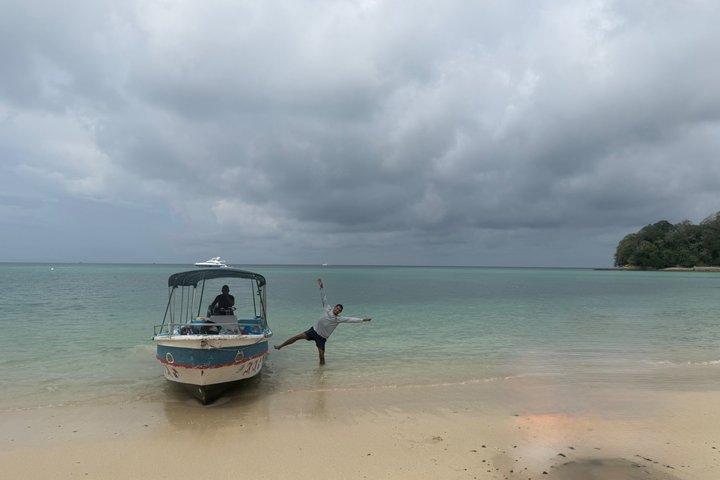 Private Turqoise hidden Beach + Snorkeling looking for turtles
