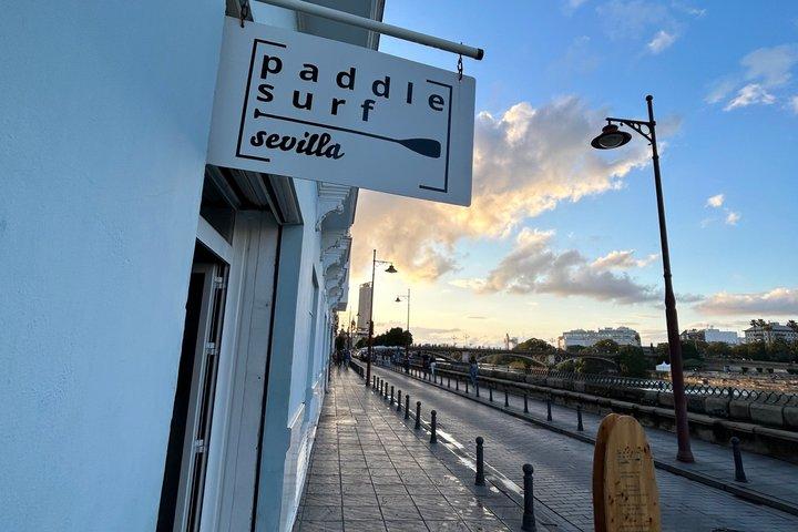 セビリアのグアダルキビル川での夕日カヤックツアー