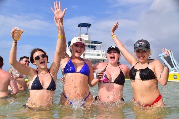 Punta Cana Bootsparty: Open Bar & Live DJ