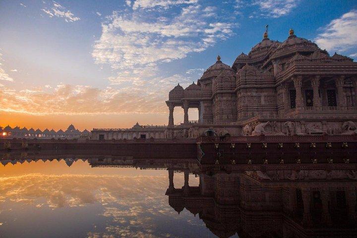 Privat tur til Akshardham-templet med lysshow og transport