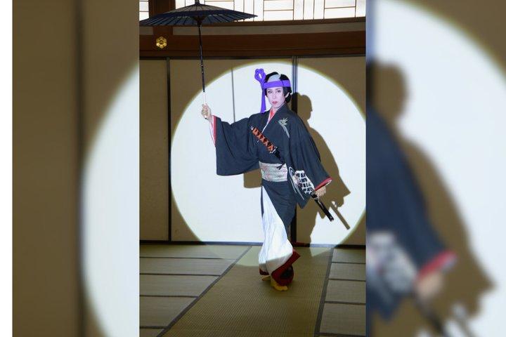 侍と花魁のダンスショーとインタラクティブな文化体験