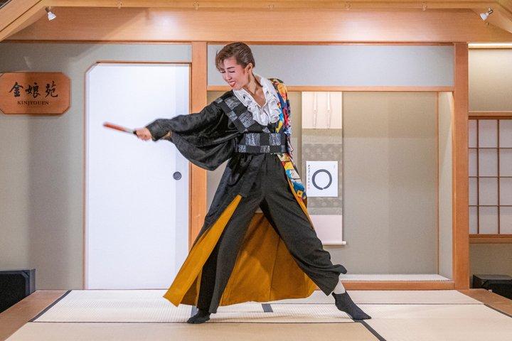 侍と花魁のダンスショーとインタラクティブな文化体験
