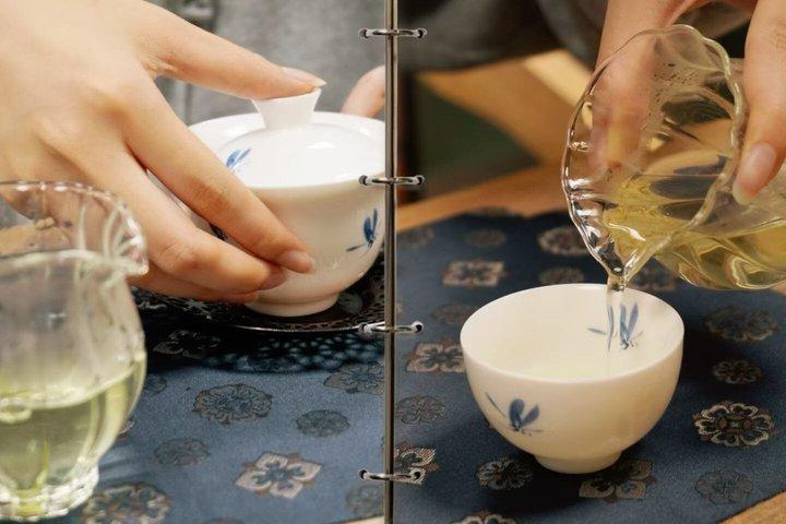 上海で試飲付き中国語ティーアートワークショップ