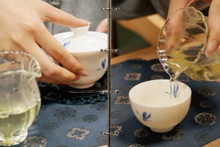 上海で試飲付き中国語ティーアートワークショップ