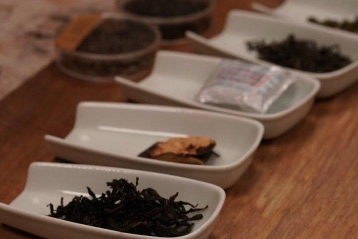 上海で試飲付き中国語ティーアートワークショップ