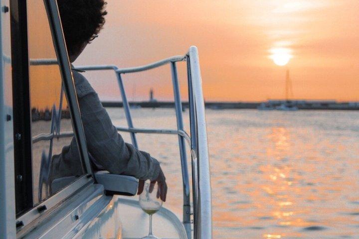 ポルトの夕日または昼間、魅力的なヨット、ウェルカムドリンクと軽食