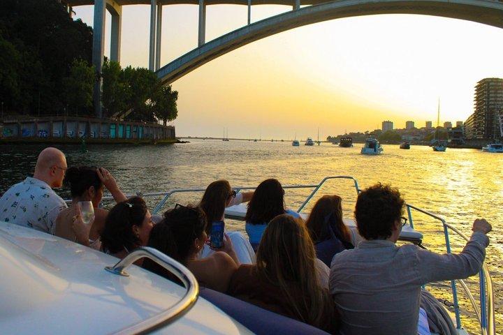 ポルトの夕日または昼間、魅力的なヨット、ウェルカムドリンクと軽食
