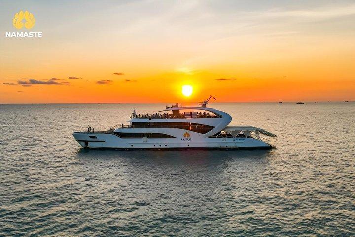 Phu Quoc Paradise Night Tour with Nautilus Sunset Cruise