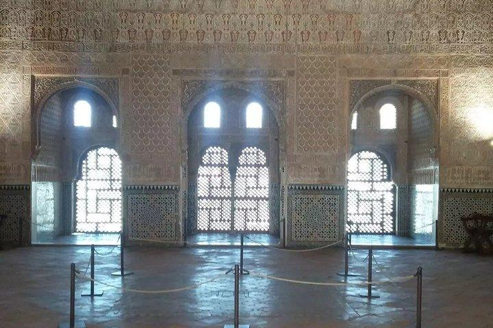 Nasrid Palaces: An Alhambra Smartphone Tour
