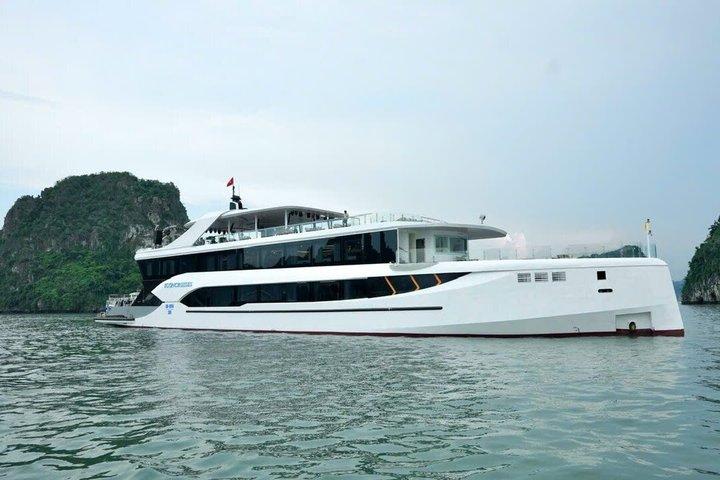 Halong Bay and Lan Ha Bay Luxury Cruise
