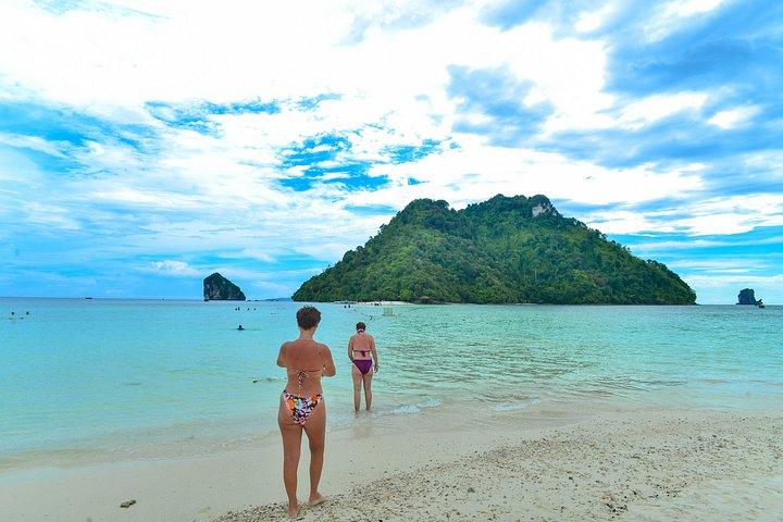 Phuket Phi Phi Maya Bay and Bamboo Tour by Catamaran