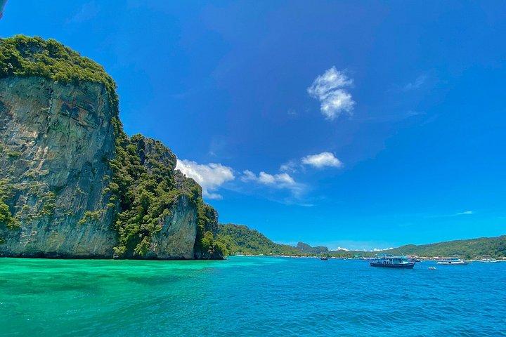 Phuket Phi Phi Maya Bay and Bamboo Tour by Catamaran