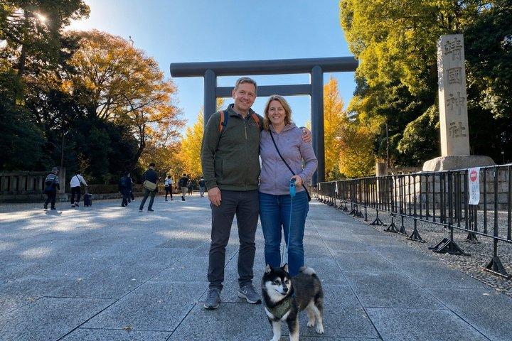 柴犬と歩く東京の紅葉