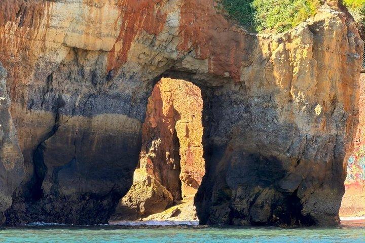 ラゴス：ポンタ・ダ・ピエダーデの海の洞窟とシュノーケリング