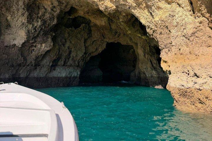 ラゴス：ポンタ・ダ・ピエダーデの海の洞窟とシュノーケリング