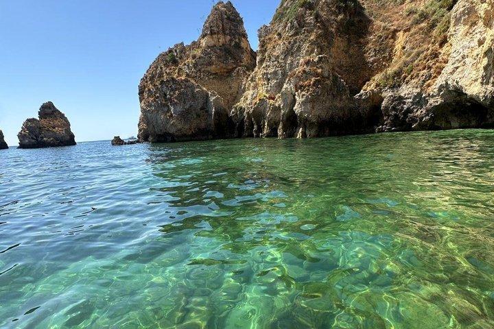 ラゴス：ポンタ・ダ・ピエダーデの海の洞窟とシュノーケリング