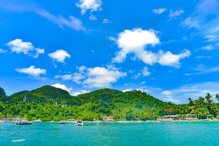 Phi Phi & Bamboo Island Hopping from Phuket by Premium Catamaran