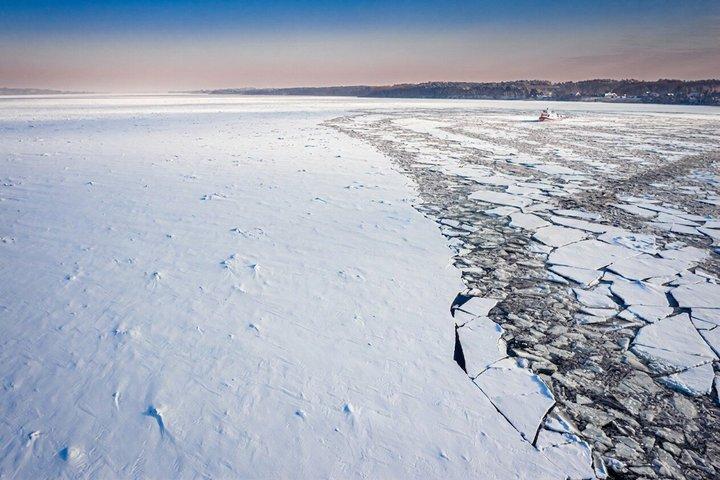 トロンソ発の北極海砕氷船および氷上探検