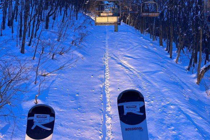 Beginner-Friendly Night View Ski Lesson in Sapporo