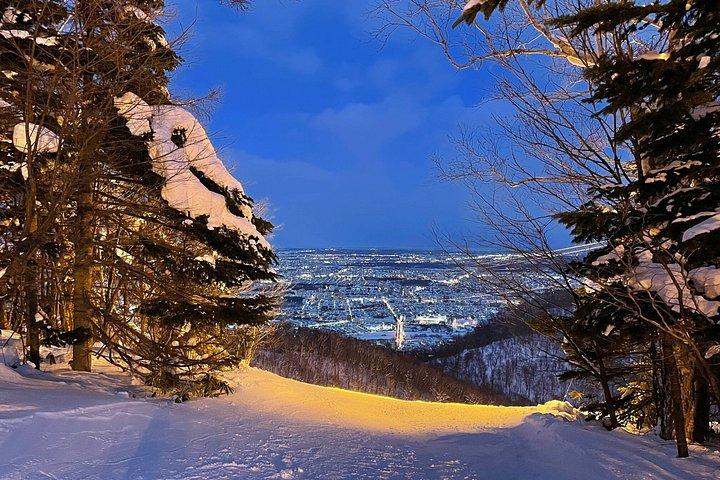 Beginner-Friendly Night View Ski Lesson in Sapporo