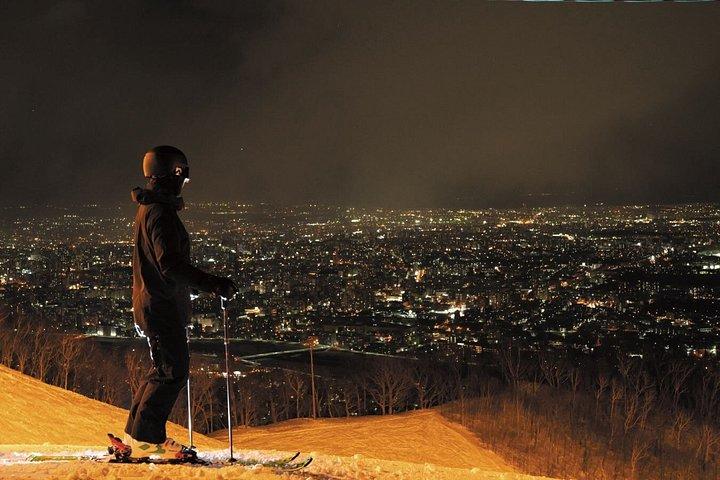 Beginner-Friendly Night View Ski Lesson in Sapporo