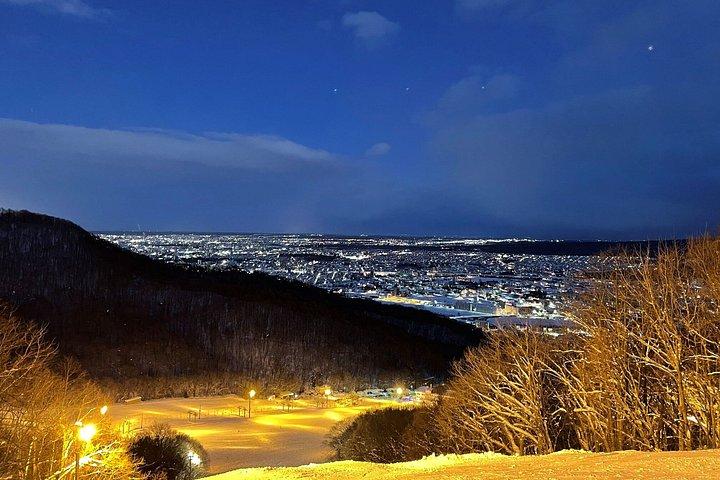 Beginner-Friendly Night View Ski Lesson in Sapporo