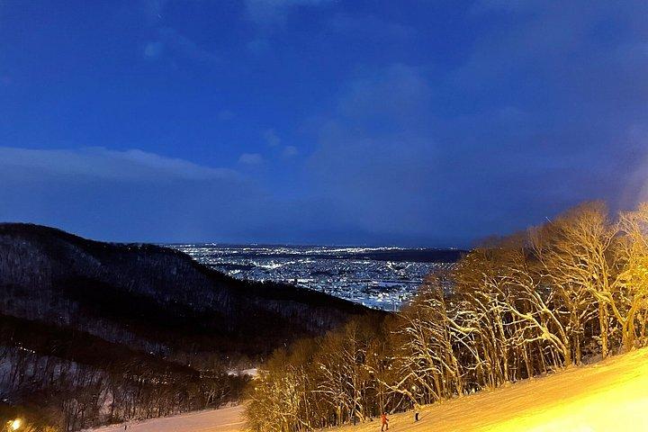 Beginner-Friendly Night View Ski Lesson in Sapporo