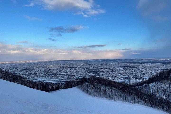 Beginner-Friendly Night View Ski Lesson in Sapporo