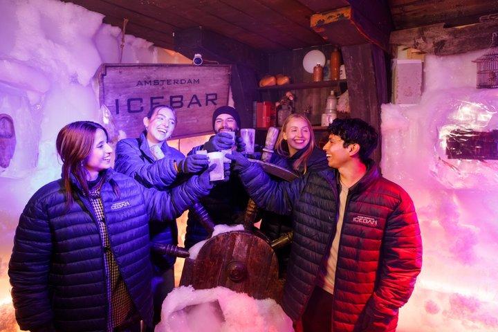 エクストラコールドアイスバーアムステルダム、3ドリンク付き