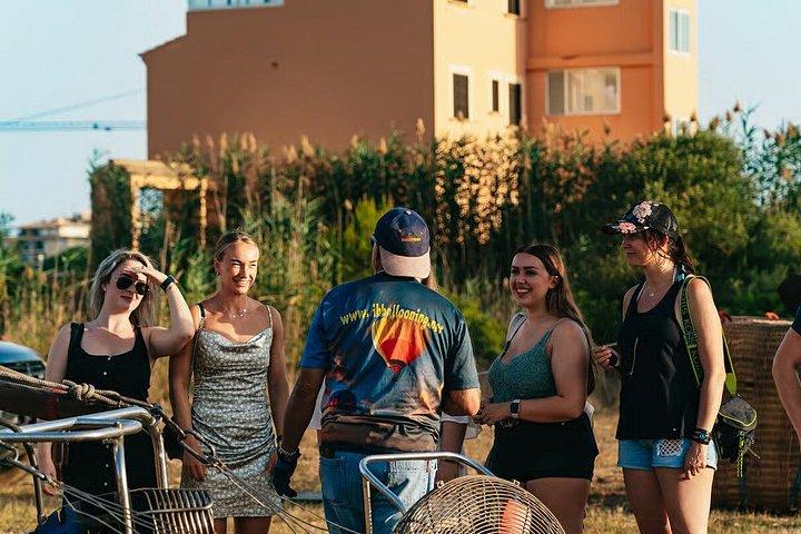 Mallorca bei Sonnenuntergang im Heißluftballon