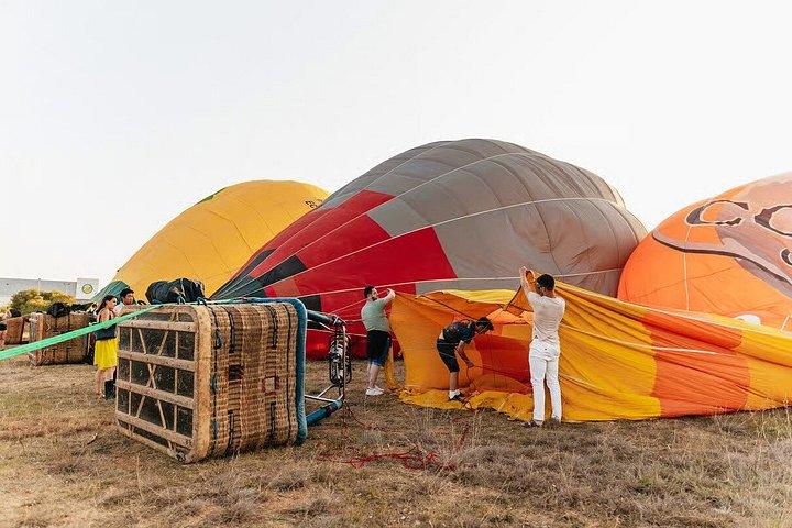 Mallorca bei Sonnenuntergang im Heißluftballon