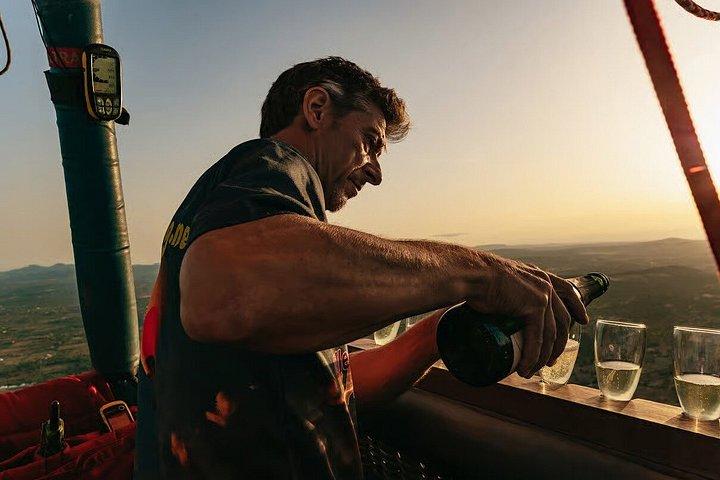Mallorca bei Sonnenuntergang im Heißluftballon