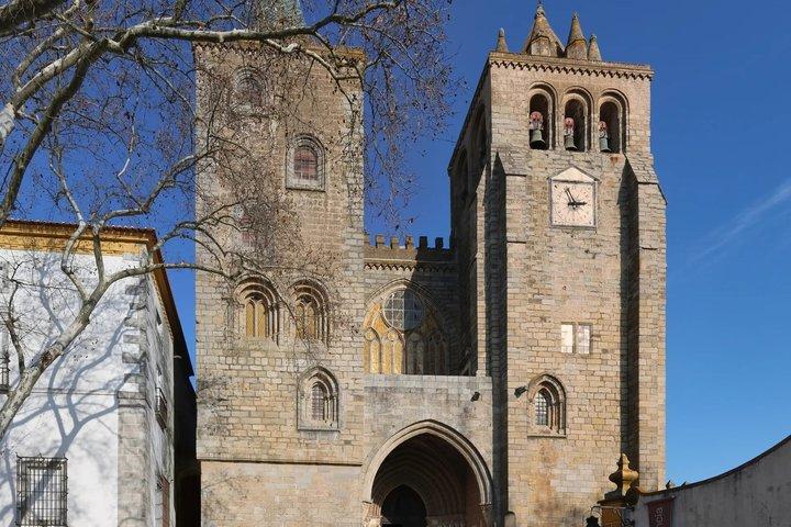 Entdecken Sie Evoa mit dem Praca do Giraldo Walking Tour