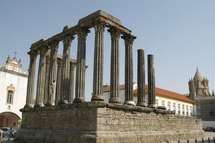 Entdecken Sie Evoa mit dem Praca do Giraldo Walking Tour