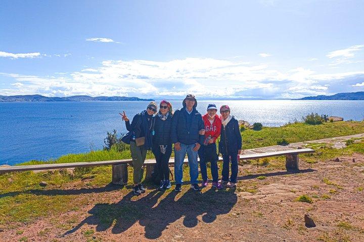 スピード ボートで行くウロス島とタキーレ諸島へのツアー (1 日)