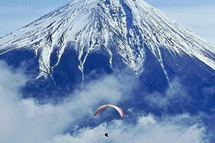 富士山上空パラグライダーアドベンチャー
