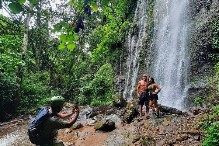 フアユアの7つの滝へのハイキング